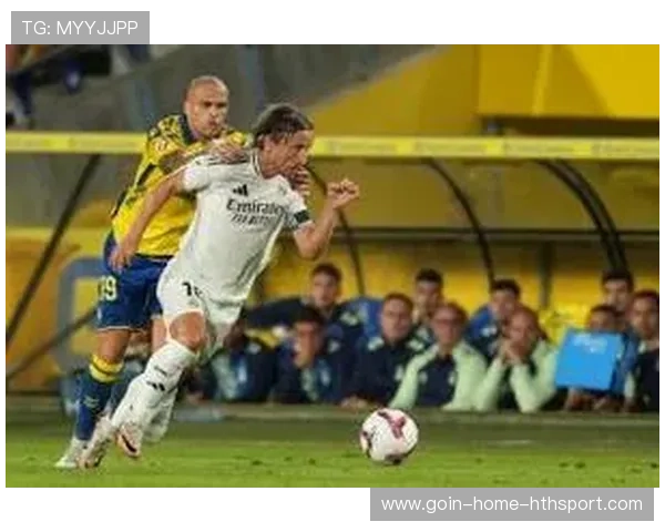 维尼修斯底线回扣动作一气呵成,皇马创造绝佳射门点 维尼修斯底线回扣动作一气呵成,皇马创造绝佳射门点