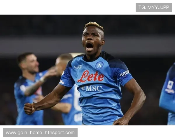 那不勒斯边路回敲为前锋打开绝佳射门角度