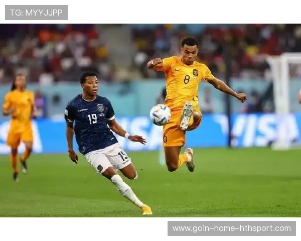 埃因霍温前压奏效,加克波不断寻找机会 埃因霍温前压奏效,加克波不断寻找机会