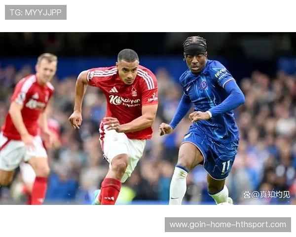 小组赛末轮“生死战”上演，球场氛围紧张