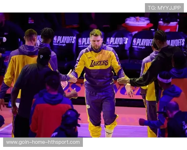 东契奇力挺布朗尼，拉拉维亚谦虚谈表现，里夫斯回顾詹姆斯，东契奇和詹姆斯新秀赛季