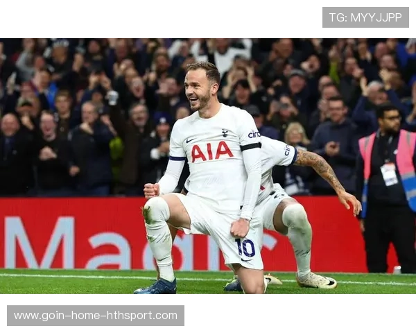 热刺孙兴慜弧顶爆射应声入网