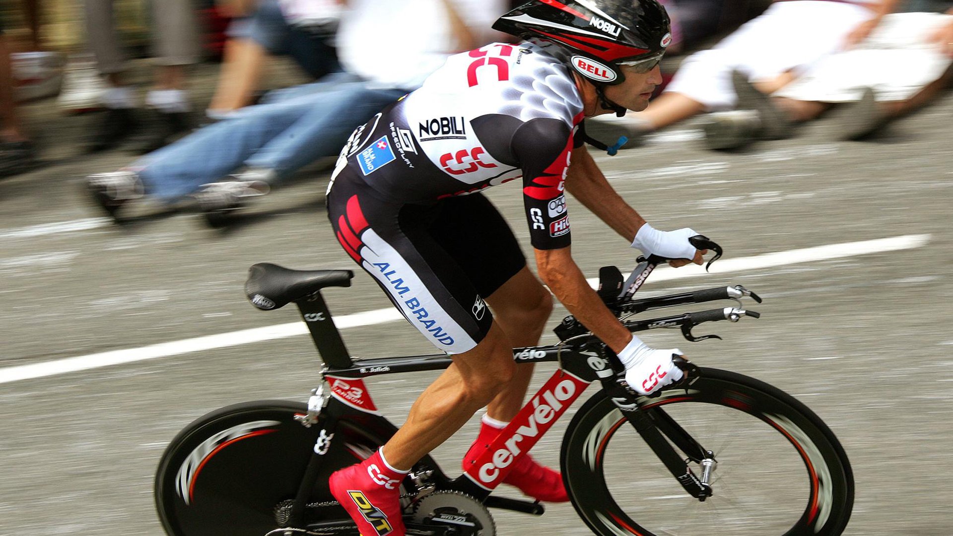 河谷峡湾综合跑步节 赛道穿插长桥与隧道景观